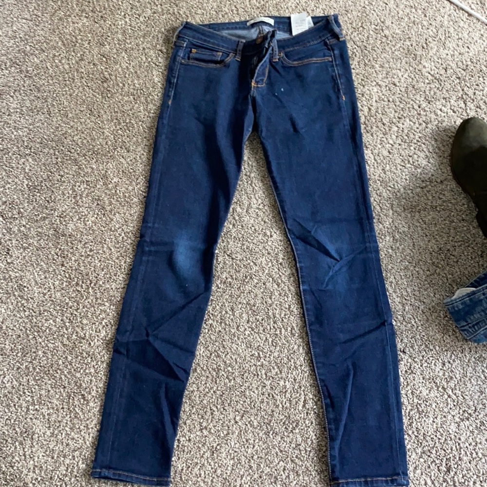 A&f skinny blue jeans